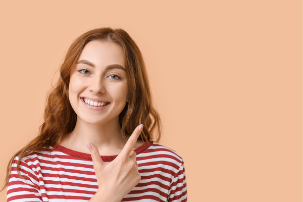 Woman with a straight and healthy smile.